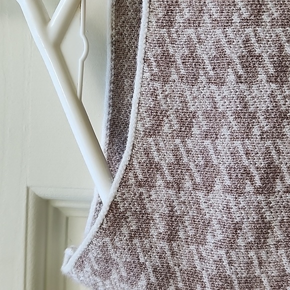 Tahari EUC Large Houndstooth Mock Neck Sweater Tan White Long Sleeve - Picture 9 of 10